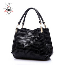 Carregar imagem no visualizador da galeria, Bolsa Femina Carol couro