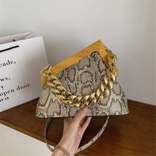 Carregar imagem no visualizador da galeria, Bolsa Femina Grife VV.A