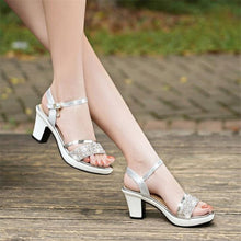 Carregar imagem no visualizador da galeria, Sandália Brilho Estrela