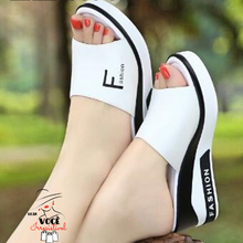 Carregar imagem no visualizador da galeria, Sandália Clean Fashion
