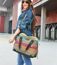 Carregar imagem no visualizador da galeria, Bolsa Arco-íris da Izzi
