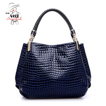 Carregar imagem no visualizador da galeria, Bolsa Femina Carol couro
