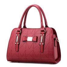 Carregar imagem no visualizador da galeria, Bolsa Feminina Clic Luxo
