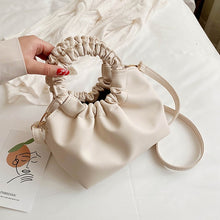 Carregar imagem no visualizador da galeria, Bolsa Femina Argollau
