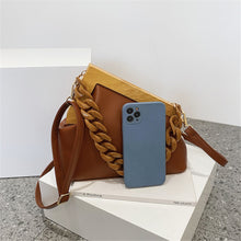 Carregar imagem no visualizador da galeria, Bolsa Femina Grife VV.A
