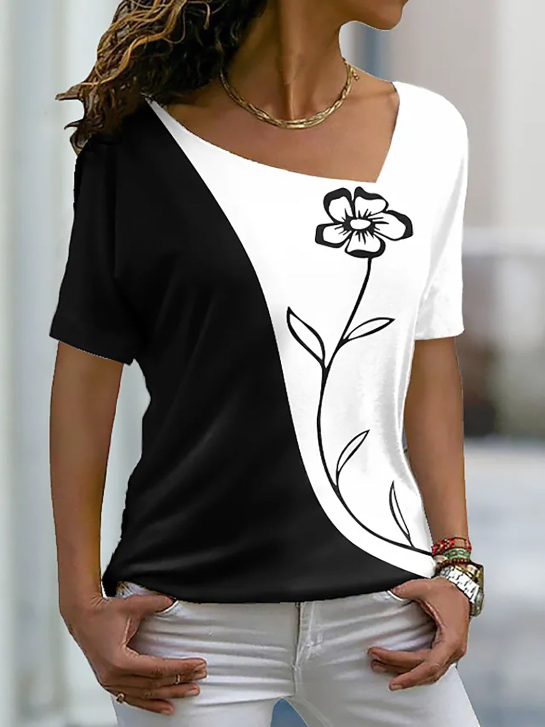 Camiseta Feminina Ela é a flor