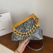 Carregar imagem no visualizador da galeria, Bolsa Femina Grife VV.A
